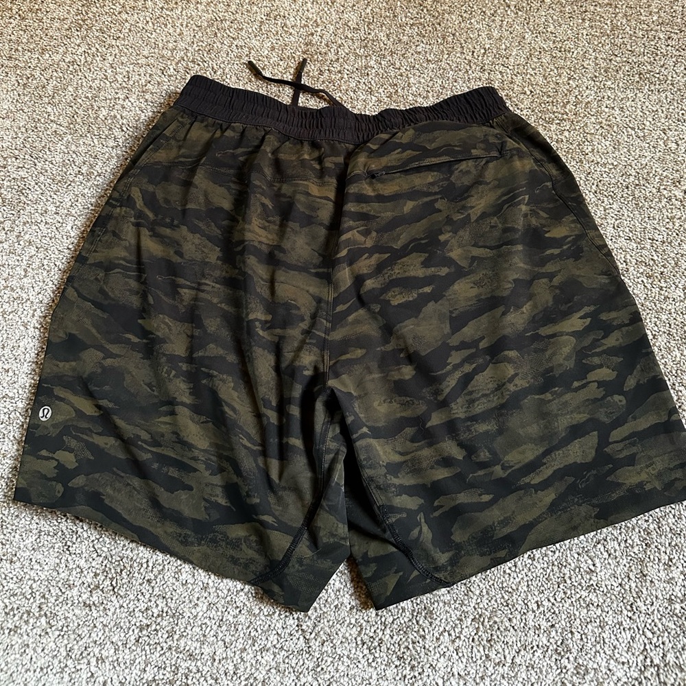 Lululemon Mens Current State Shorts / Swim Trunks (Camo)
